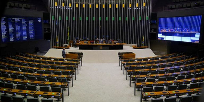 Câmara renova 44% dos assentos, mas segue conservadora na política e neoliberal na economia